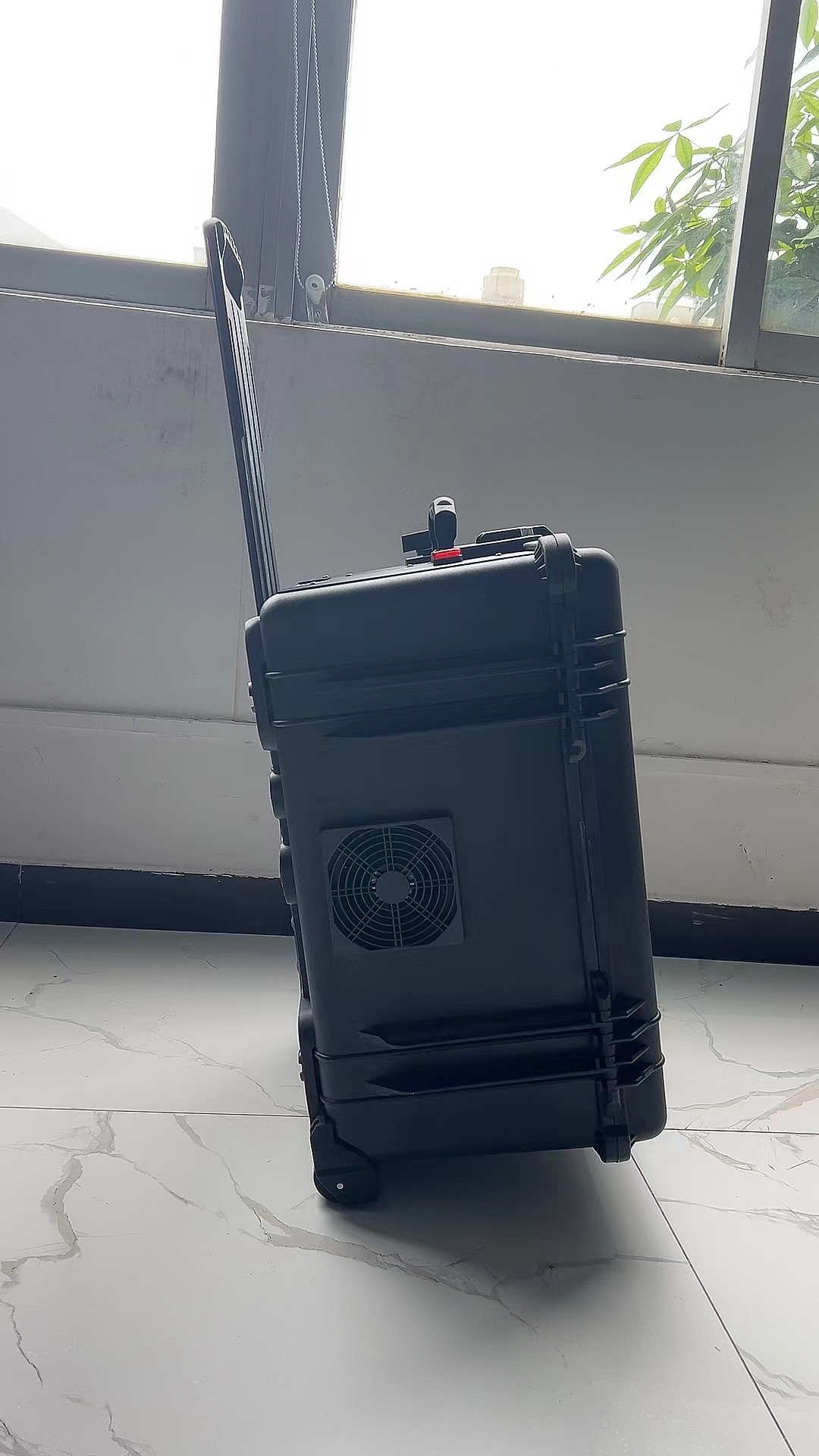 寻甸手拉箱型移动通信干扰器